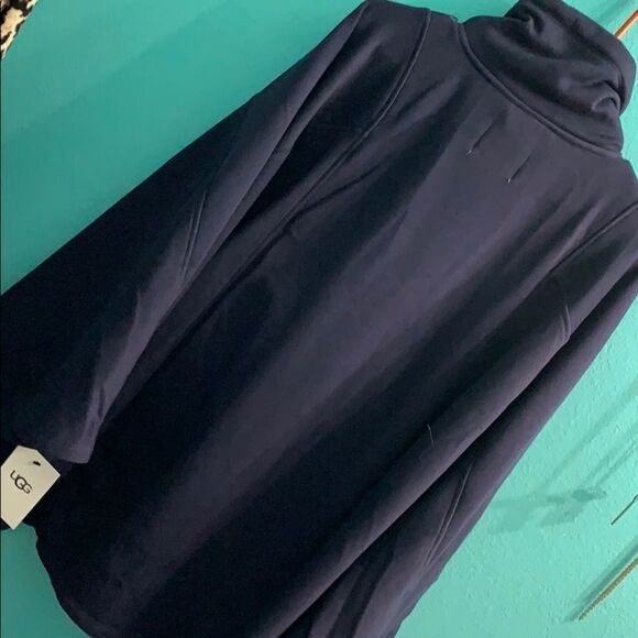 Ugg Navy cape XS/S pockets warm NWT - Picture 7 of 8